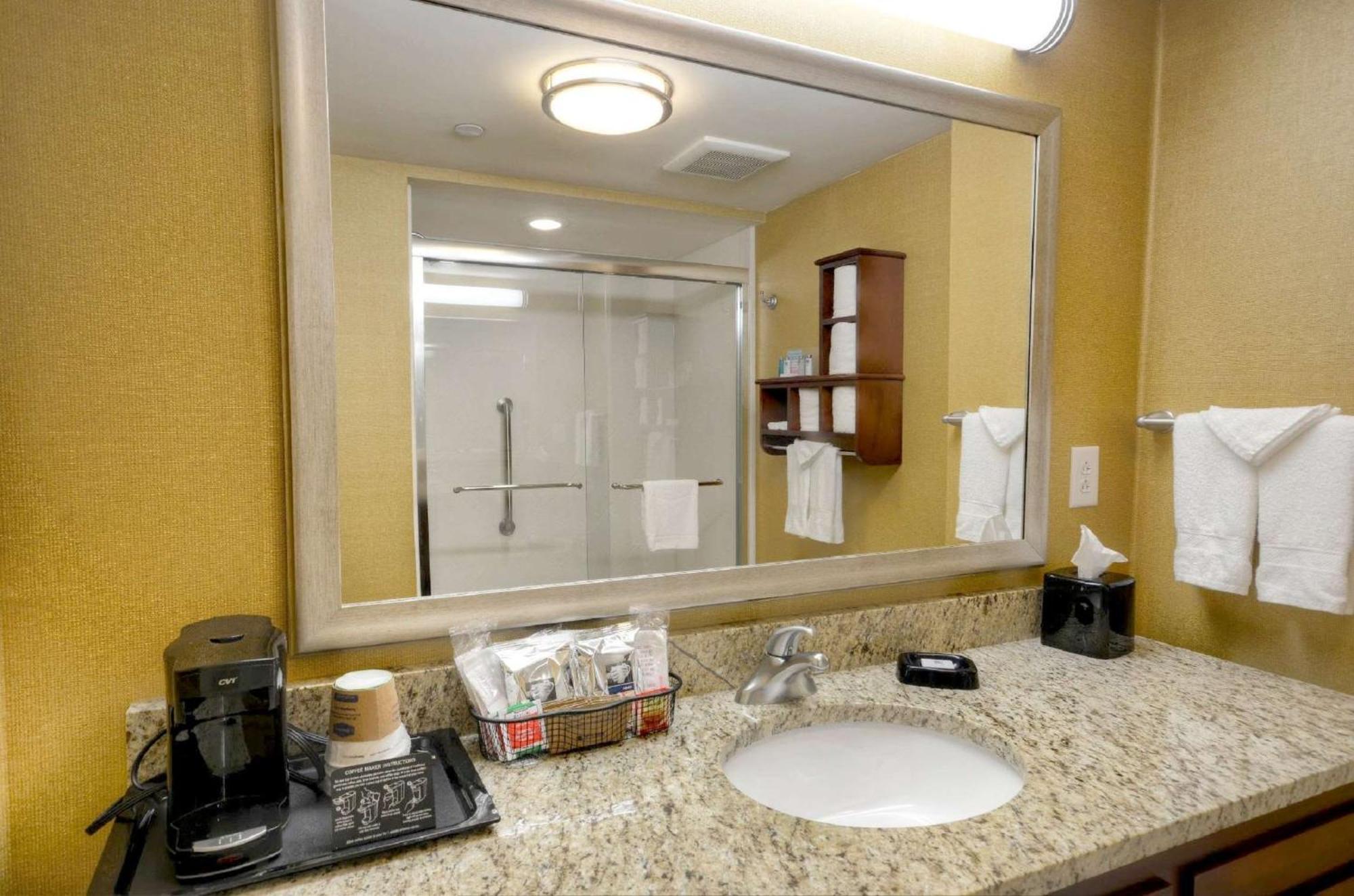 Hampton & Hotel 3*